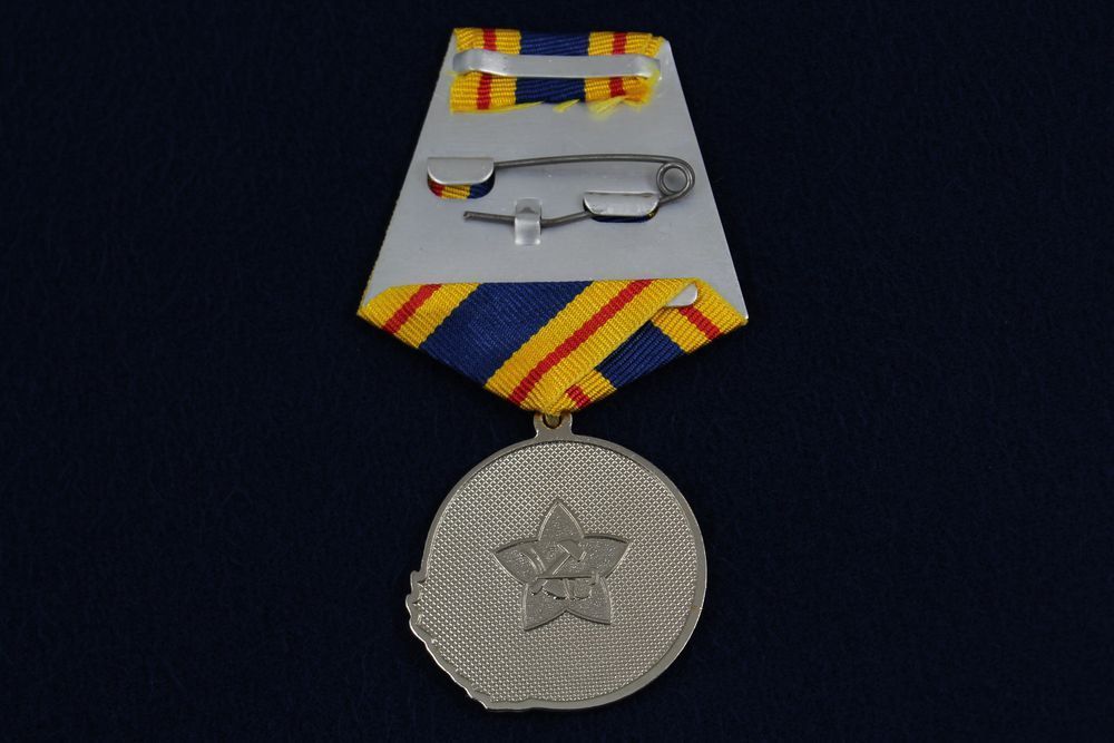 картинка Медаль ВЧК КГБ 100 лет от магазина Без Проблем