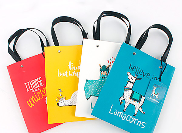 картинка Подарочный пакет «Lama» средний от магазина Без Проблем