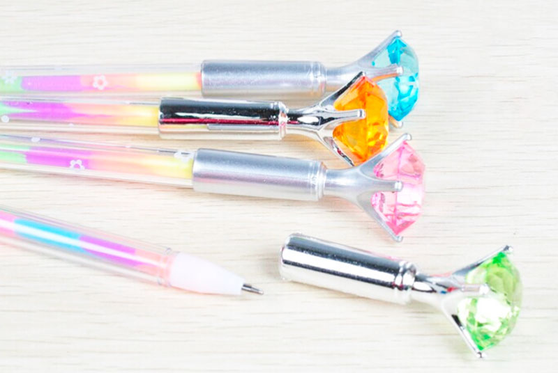 картинка Ручка с разноцветными чернилами от магазина Без Проблем