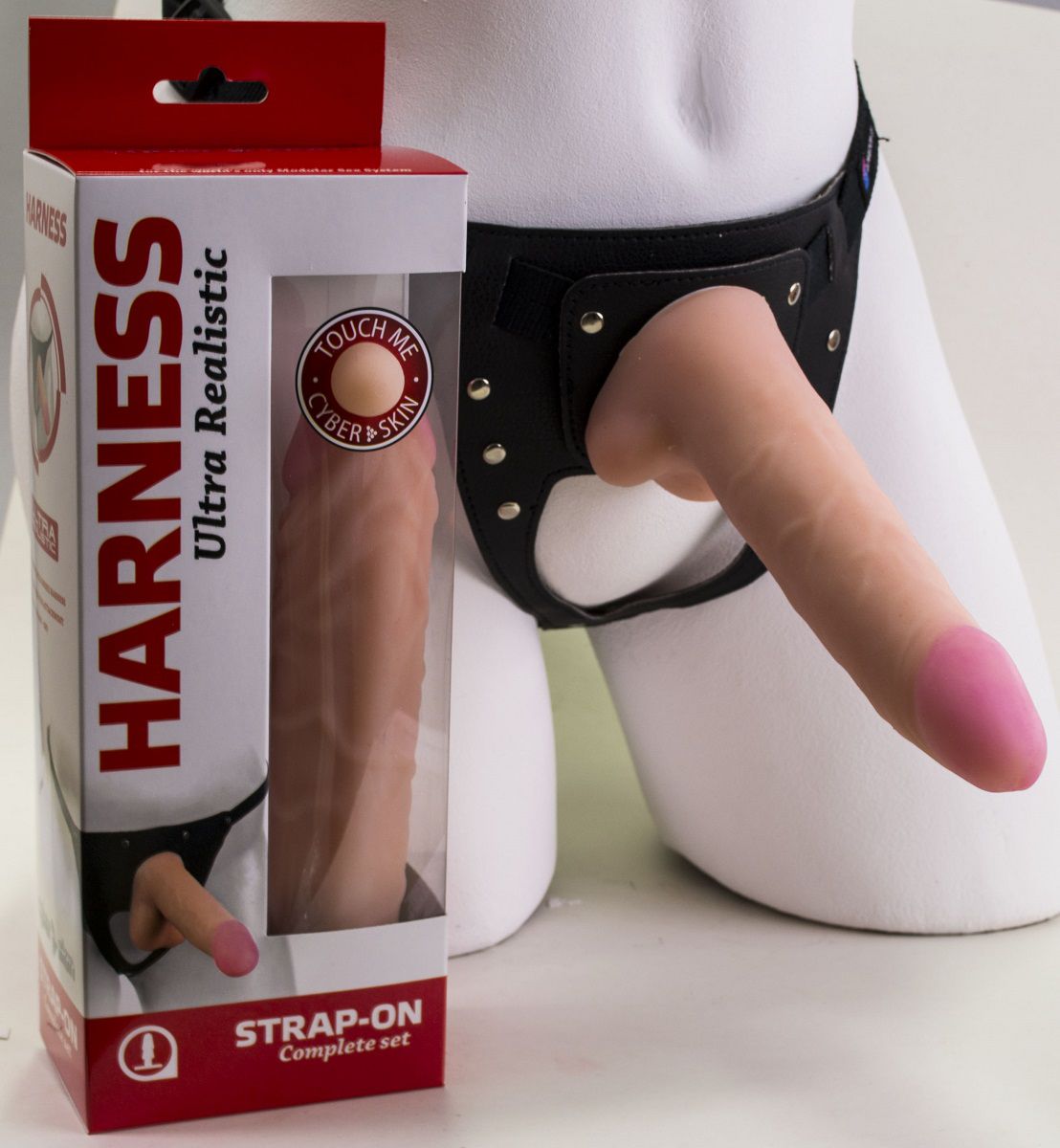 картинка Страпон Harness в подарочной упаковке: трусики и насадка-фаллос - 18 см. от магазина Без Проблем