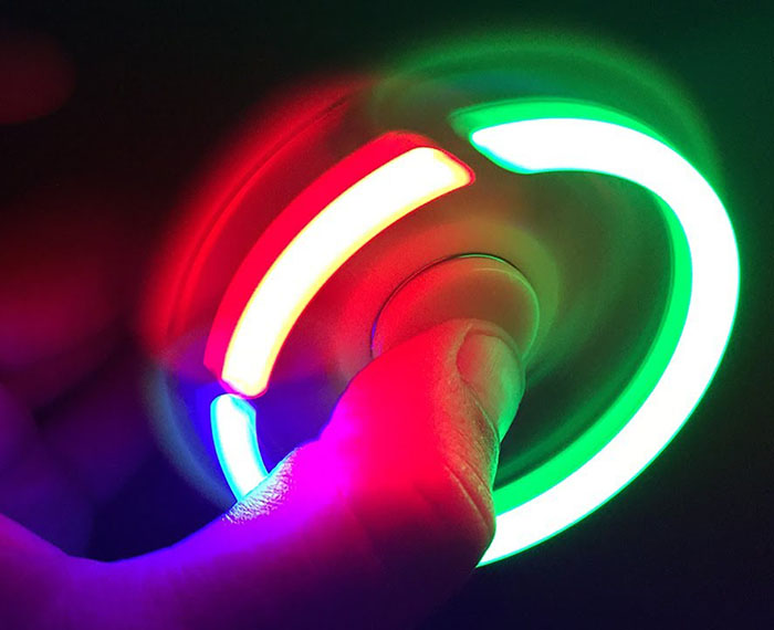 картинка Спиннер «Hand Spinner» светящийся от магазина Без Проблем